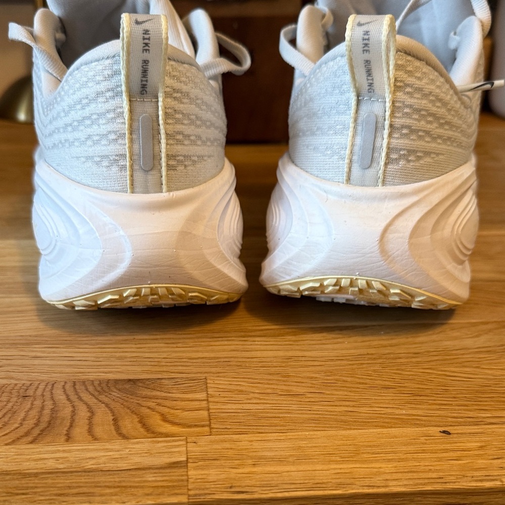 Nike Vomero Plus - Picture 7 of 8